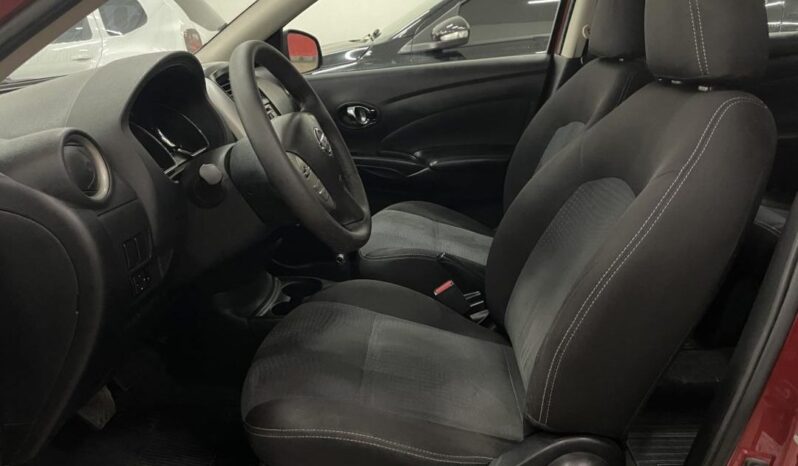 
								Nissan Versa  1.6 SV full									