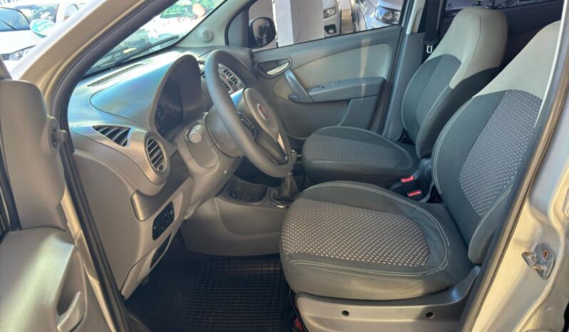 
								Fiat Grand Siena  1.6 Essence full									