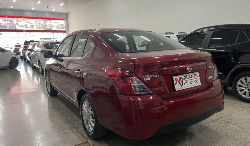 
								Nissan Versa  1.6 SV full									