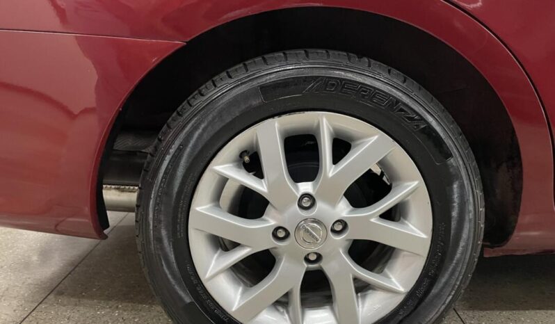 
								Nissan Versa  1.6 SV full									