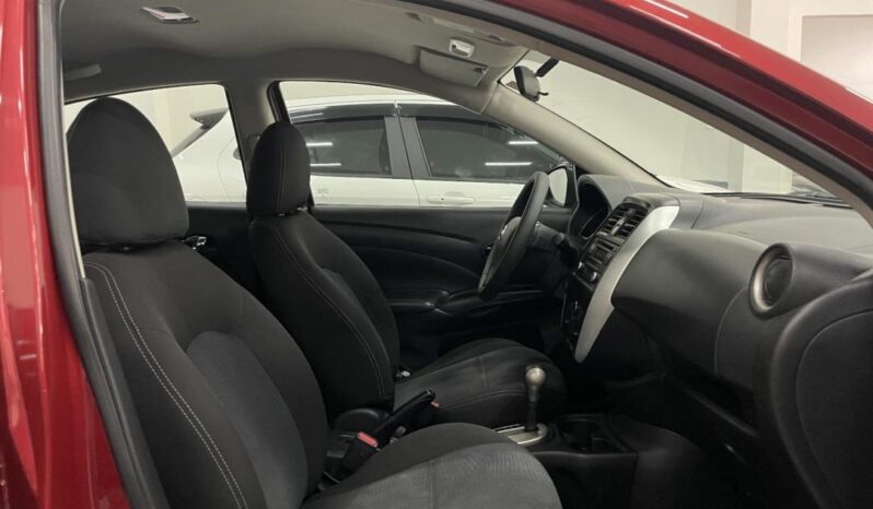 
								Nissan Versa  1.6 SV full									