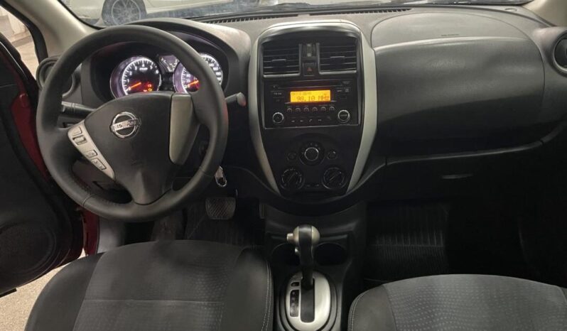 
								Nissan Versa  1.6 SV full									