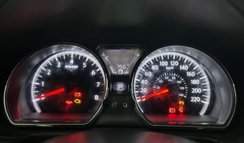 
								Nissan Versa  1.6 SV full									