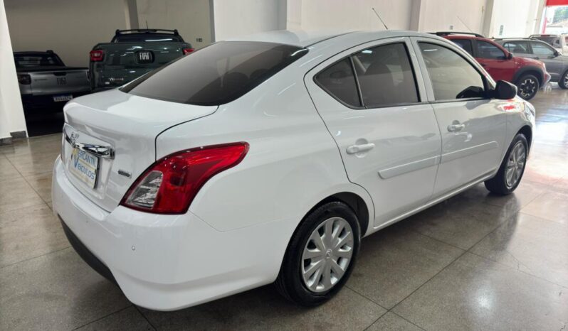 
								Nissan Versa  1.6 V-drive full									