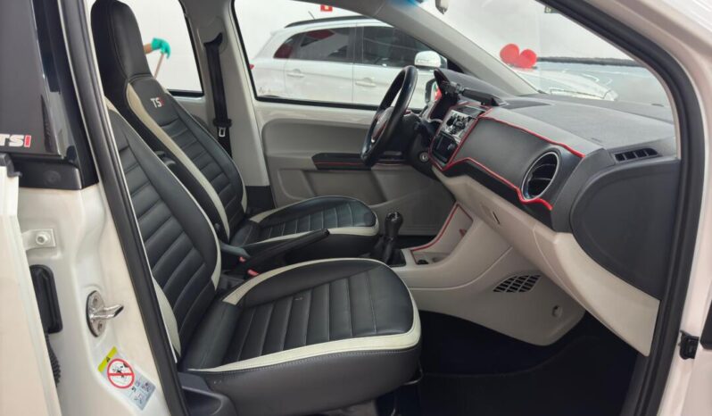 
								Volkswagen UP  1.0 Turbo Move TSI full									