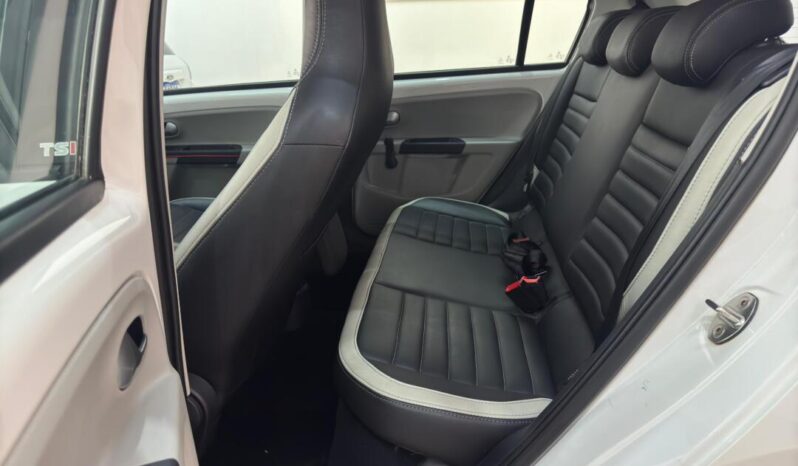 
								Volkswagen UP  1.0 Turbo Move TSI full									