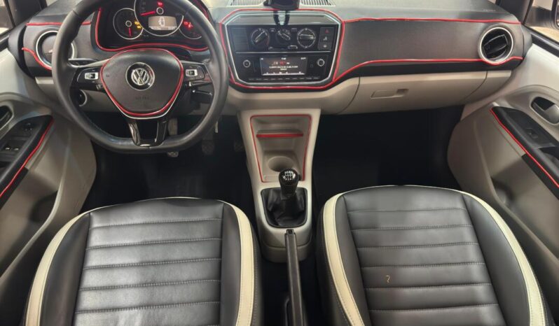 
								Volkswagen UP  1.0 Turbo Move TSI full									