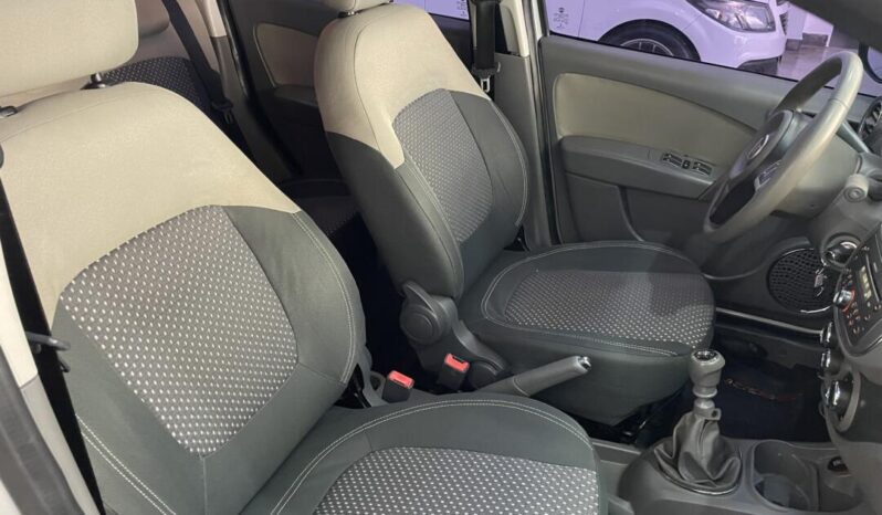 
								Fiat Grand Siena  1.6 Essence full									