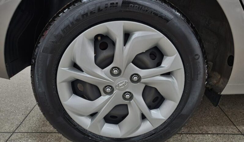 
								Hyundai HB20  1.0 Vision full									