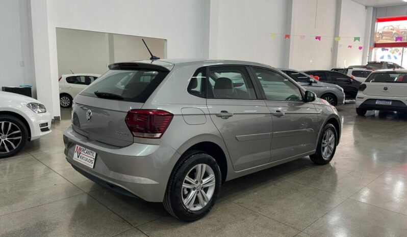 
								Volkswagen Polo  1.0 Confortline Turbo full									