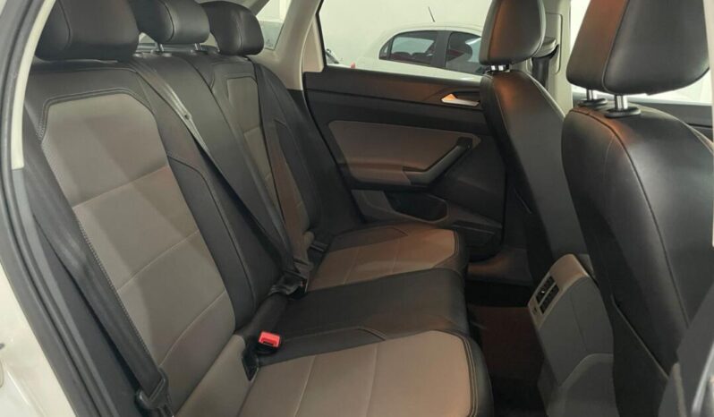 
								Volkswagen Polo  1.0 Highline full									