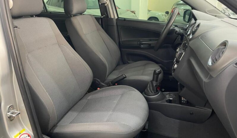 
								Volkswagen Voyage  1.6 Comfortline full									