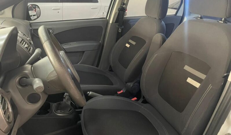 
								Fiat Grand Siena  1.6 Essence full									