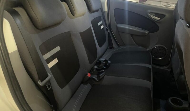 
								Fiat Grand Siena  1.6 Essence full									