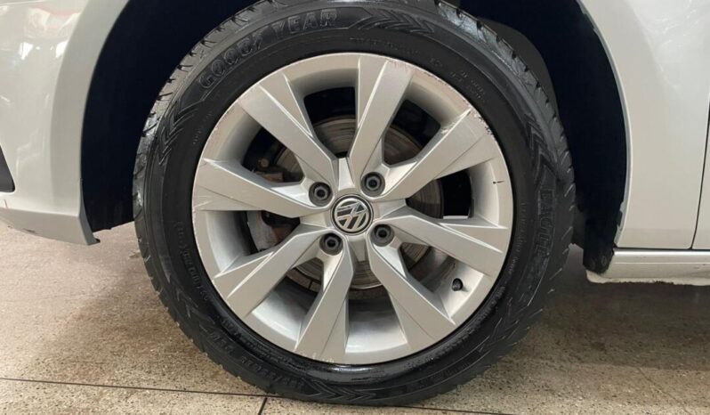 
								Volkswagen Voyage  1.6 Comfortline full									