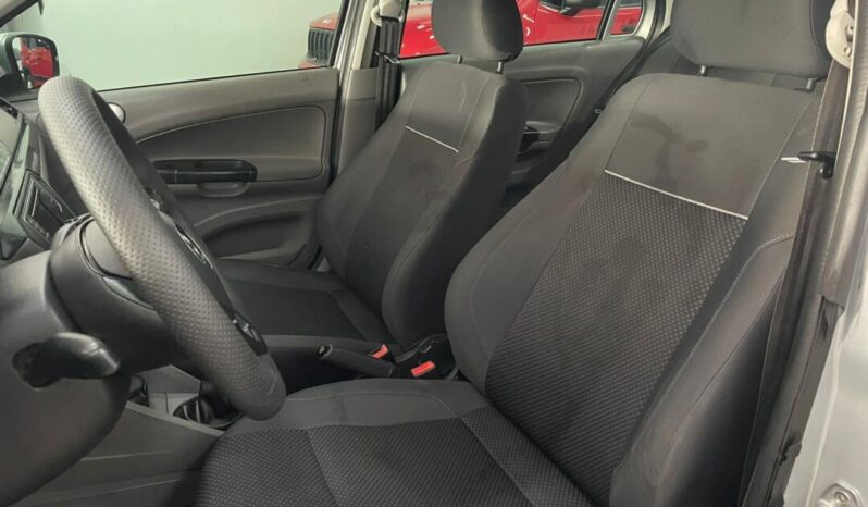 
								Volkswagen Voyage  1.6 Comfortline full									