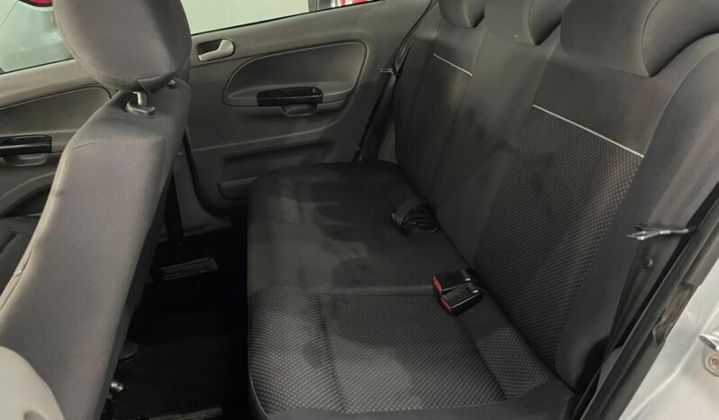 
								Volkswagen Voyage  1.6 Comfortline full									