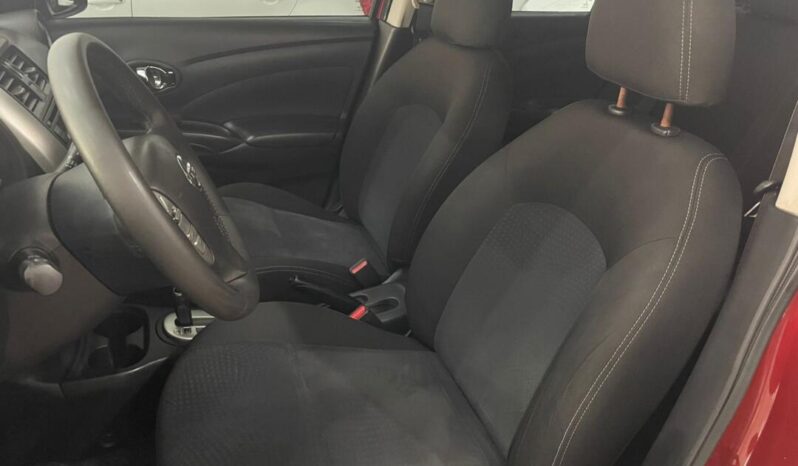 
								Nissan Versa  1.6 SL full									