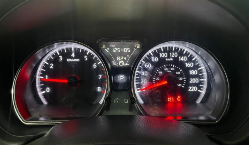 
								Nissan Versa  1.6 SL full									