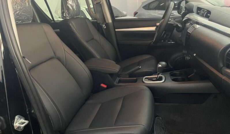 
								Toyota Hilux  2.8 full									
