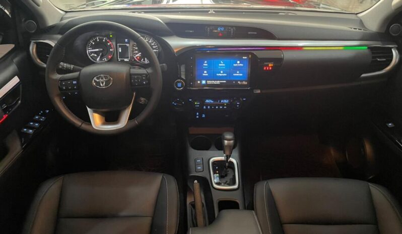 
								Toyota Hilux  2.8 full									