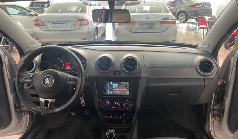 
								Volkswagen Voyage  1.6 full									
