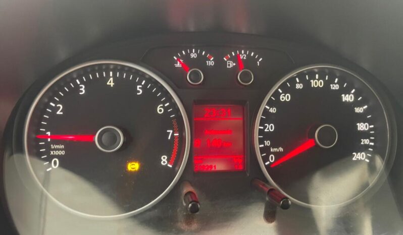 
								Volkswagen Voyage  1.6 full									