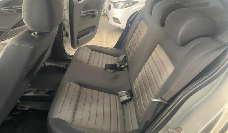 
								Volkswagen Voyage  1.6 full									