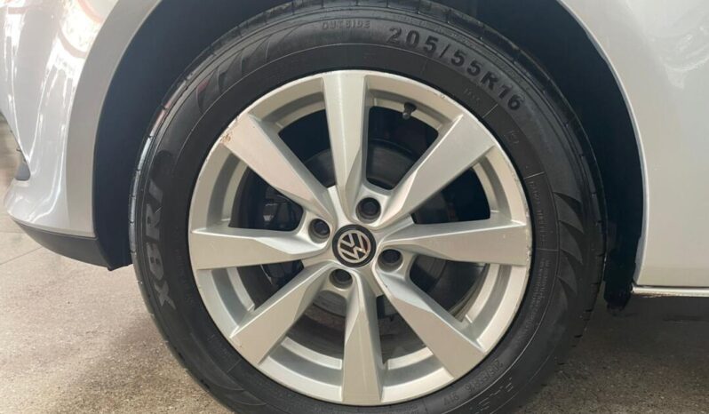 
								Volkswagen Voyage  1.6 full									