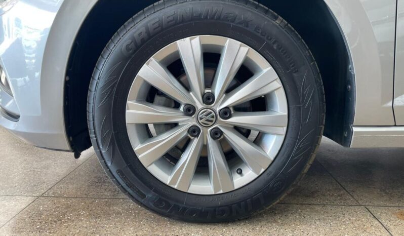
								Volkswagen Virtus  1.6 full									
