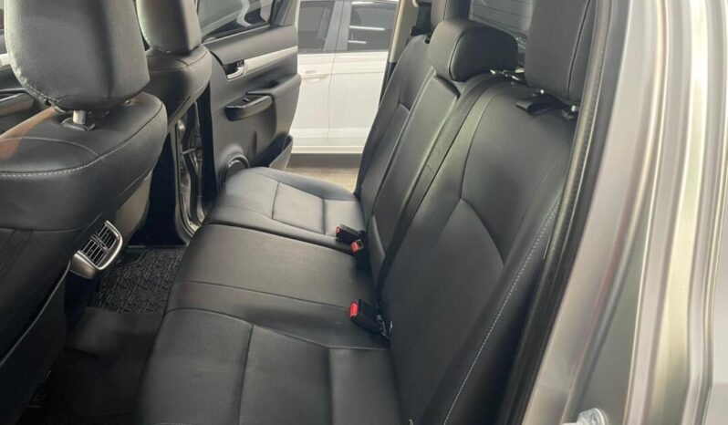
								Toyota Hilux  2.8 full									