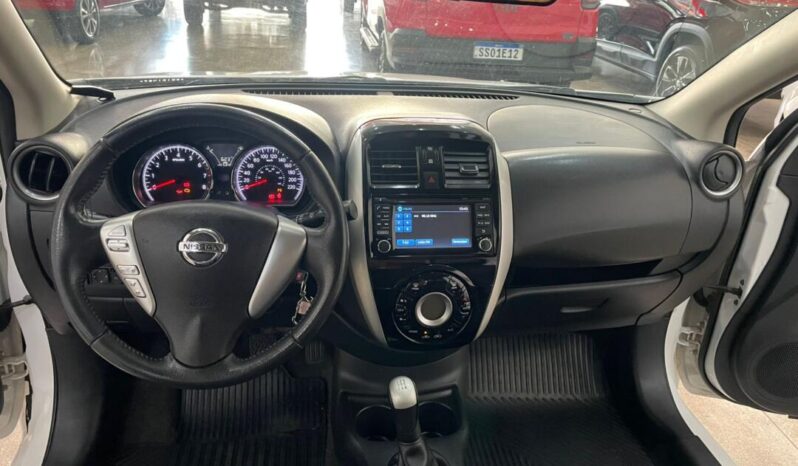 
								Nissan Versa  1.6 Unique full									